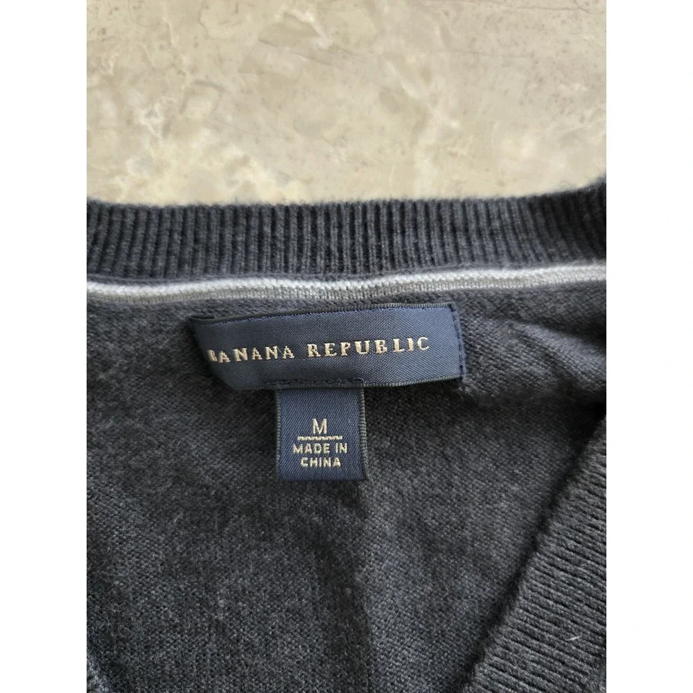 Banana Republic Luxurious Silk Cashmere Blend V-Neck Sweater Men Size M Black‎